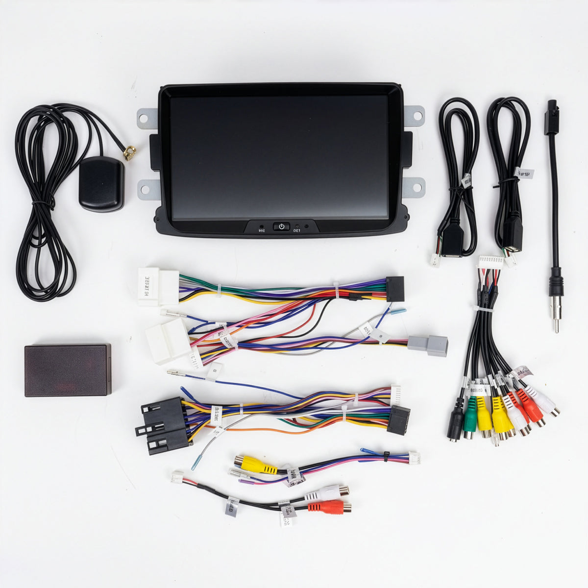 Conținutul cutiei PNI DAC100: unitate 2 DIN, antenă GPS și cablaj complet cu CAN-bus